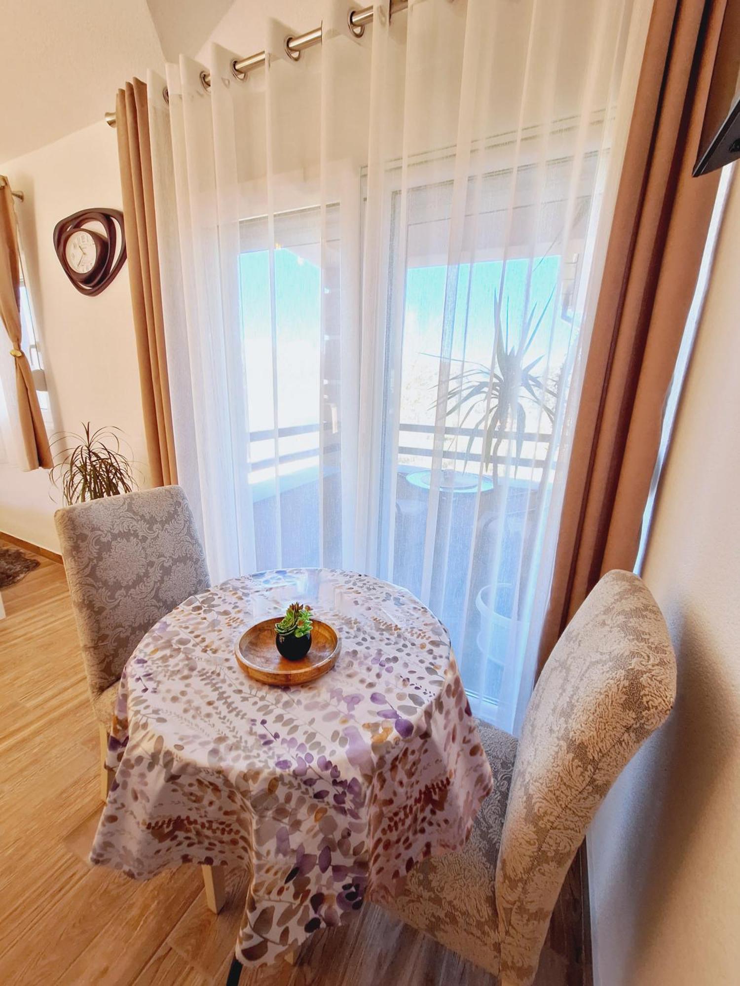 Sunny Side Apartments Рієка Црноєвіча Екстер'єр фото
