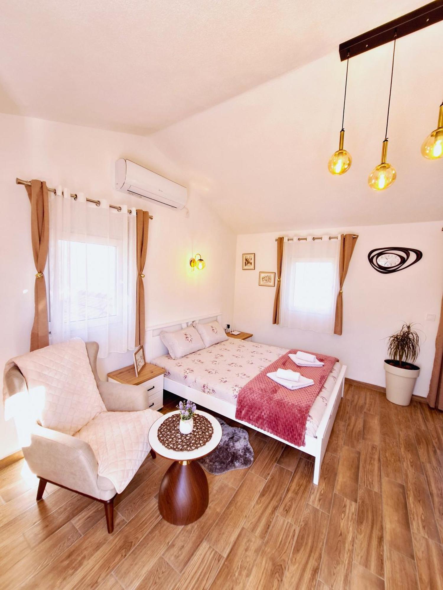Sunny Side Apartments Рієка Црноєвіча Екстер'єр фото